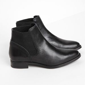 Chelsea Crew Dario Black Boots